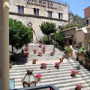 bed-breakfast-duomo-di-taormina.sicilyhotelsitaly.net/